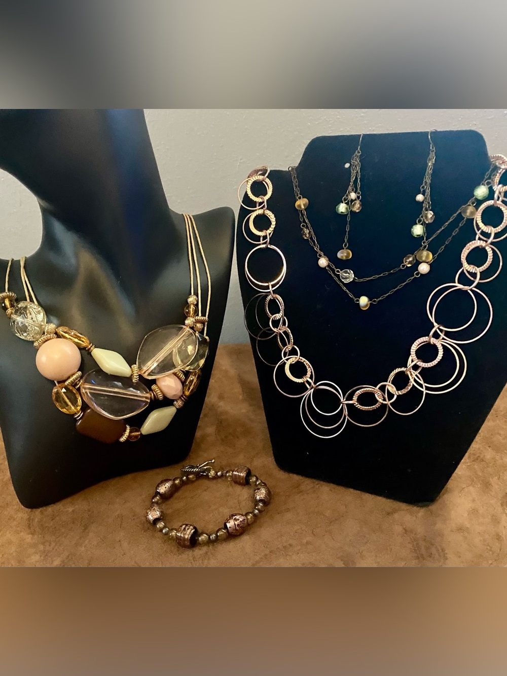 Multi-Strand Chunky Pink,Tan,GreenBrown & Rose gold interlocking circle necklace